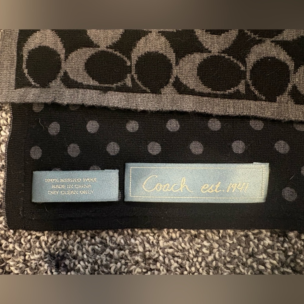 Coach wool Signature scarf - Picture 5 of 10